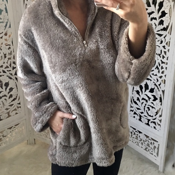 Plush Faux Fur Pullover - Picture 5 of 9